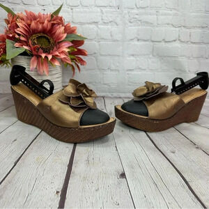 Born gold/bronze wedge sandal sz 9 leather with flower detail